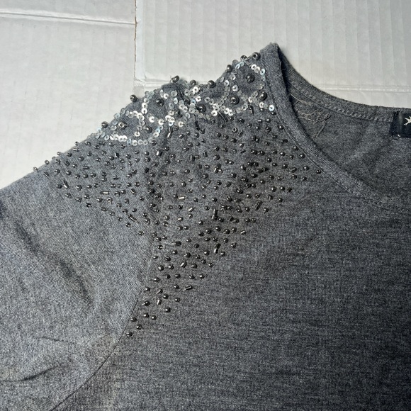 Women’s Top With Detailed Beeding Size Medium - Picture 2 of 5